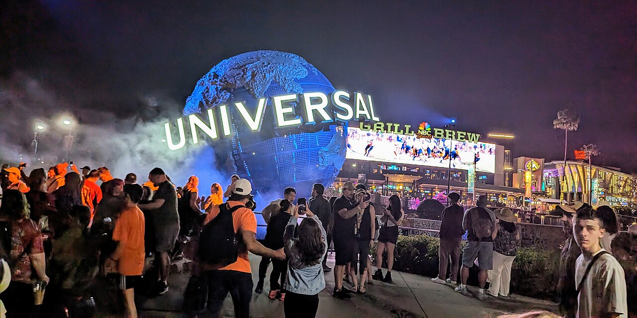Universal globe at Universal Orlando